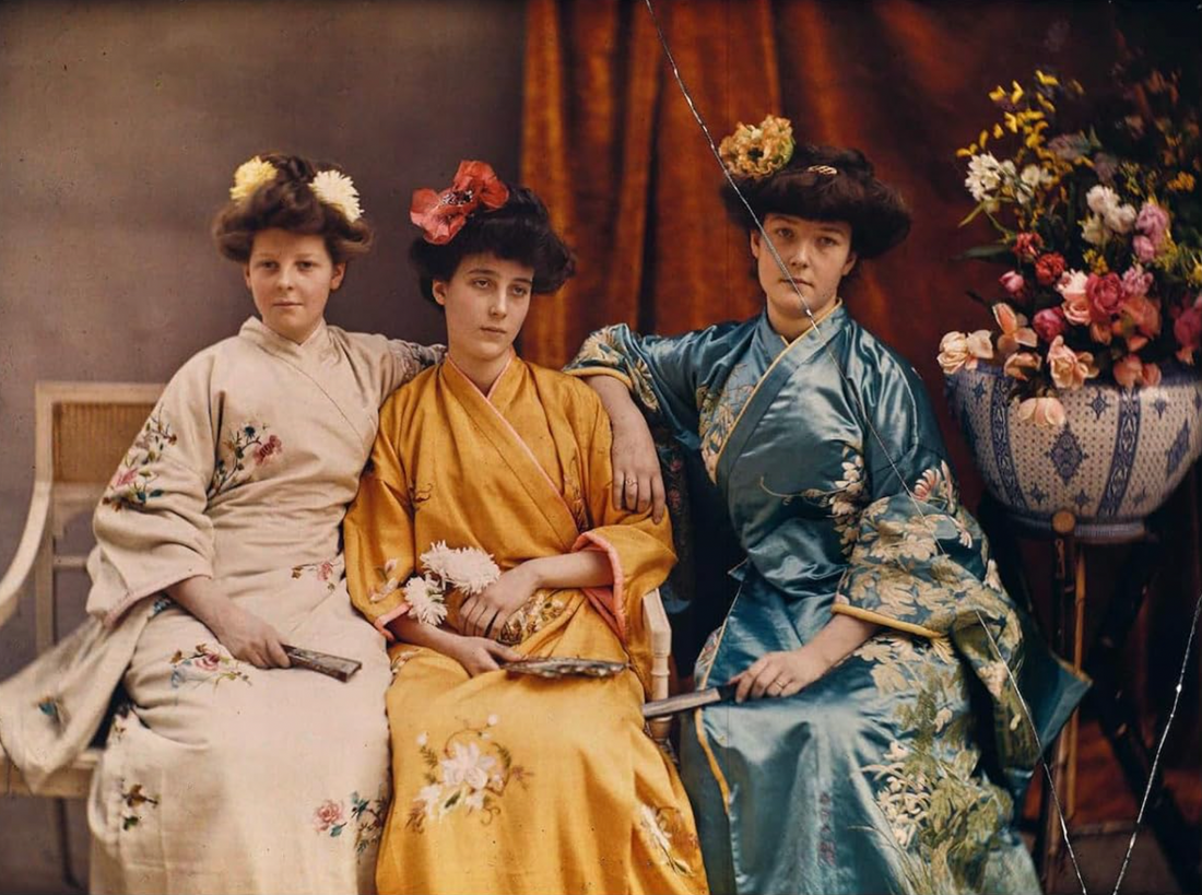 Colour of Clothes: Fashion and dress in Autochromes 1907-1930