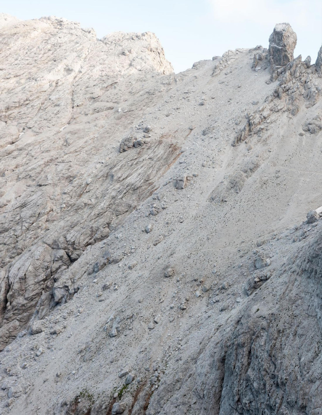 Living On The Edge: Houses on Cliffs