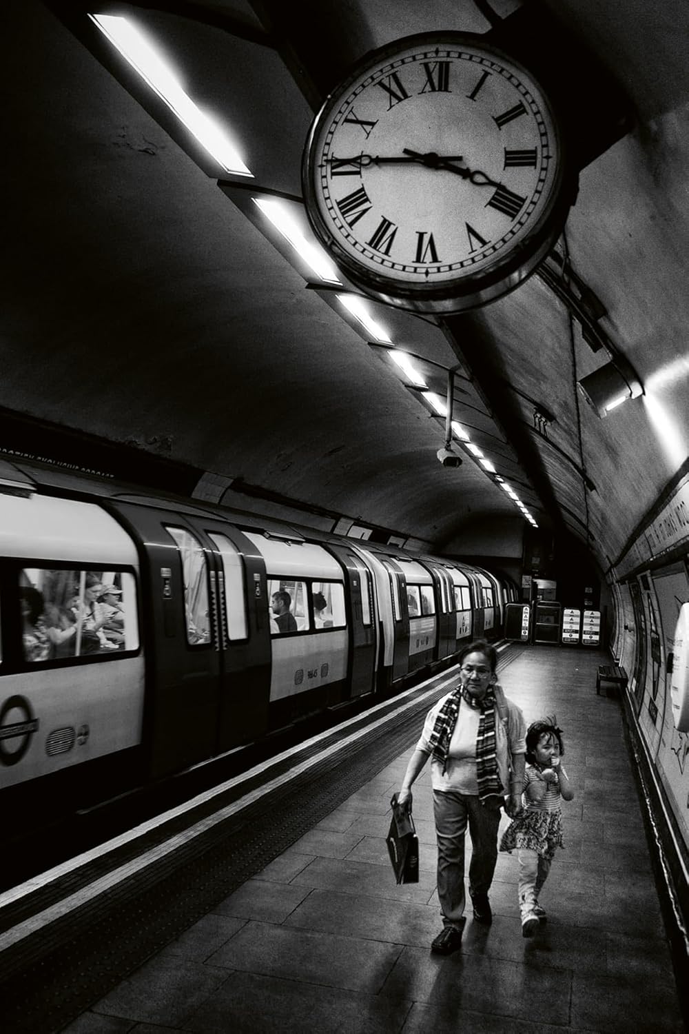 London in Frames - Ovidiu Selaru