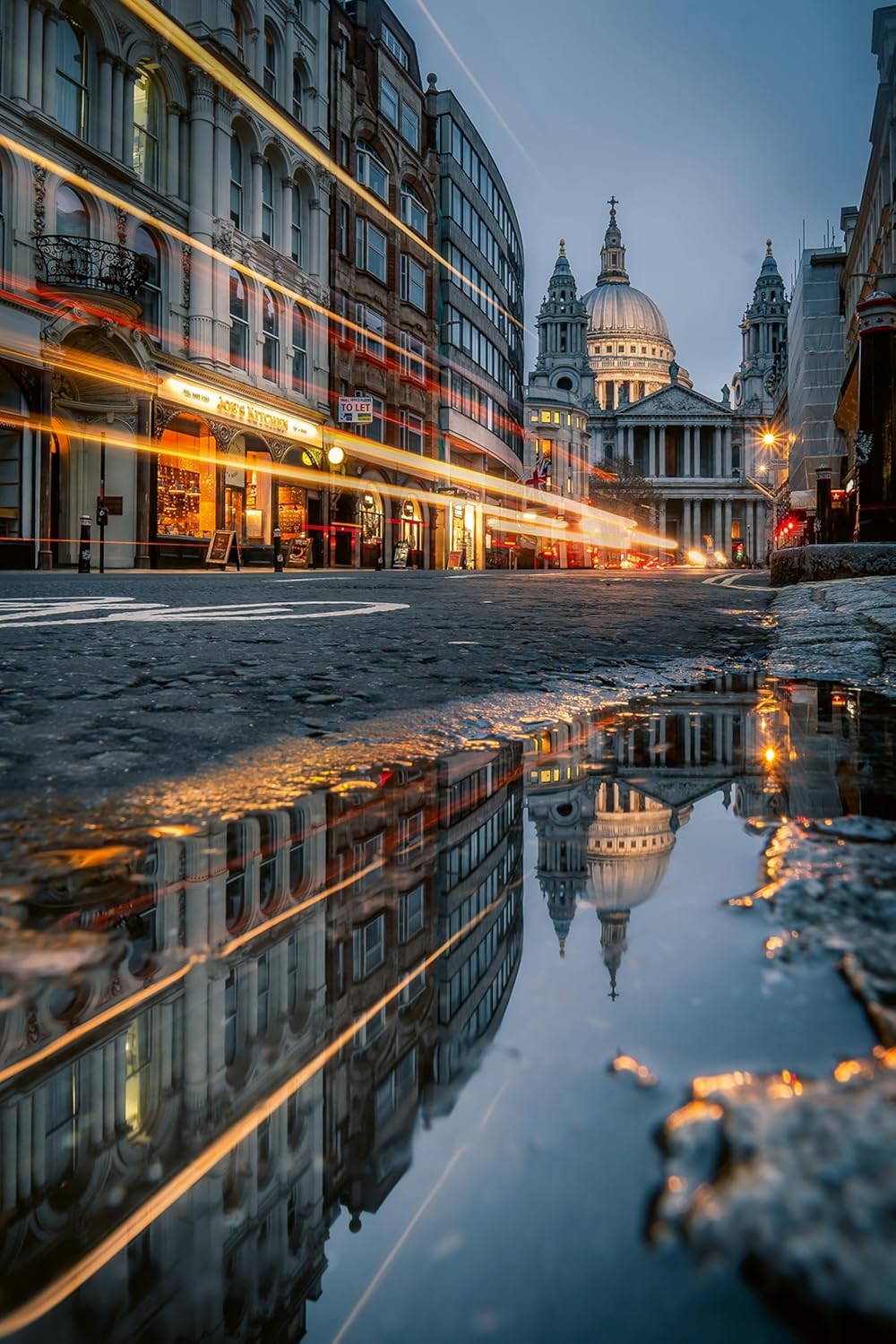 London in Frames - Ovidiu Selaru