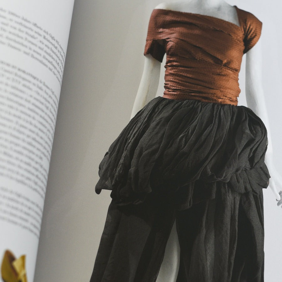 Fashion Designers A-Z - Valerie Steele