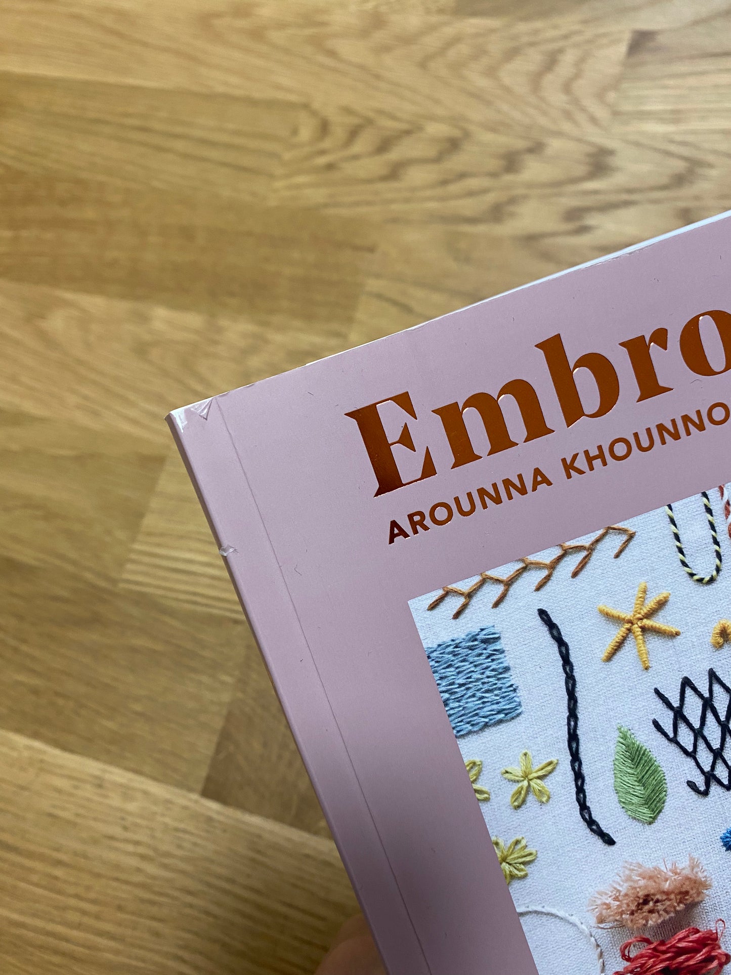 Embroidery: A Modern Guide to Botanical Embroidery [Book]