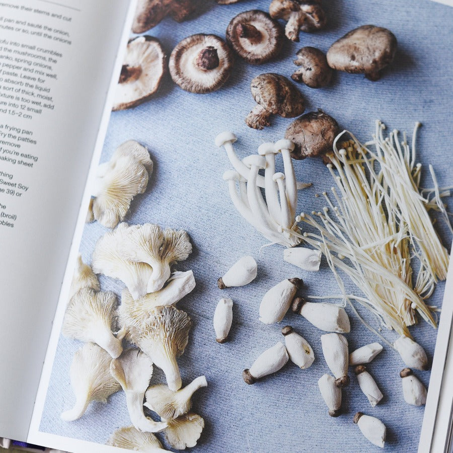 Vegan Japan Easy: Classic & Modern Vegan Japanese Recipes to Cook at Home - Tim Anderson